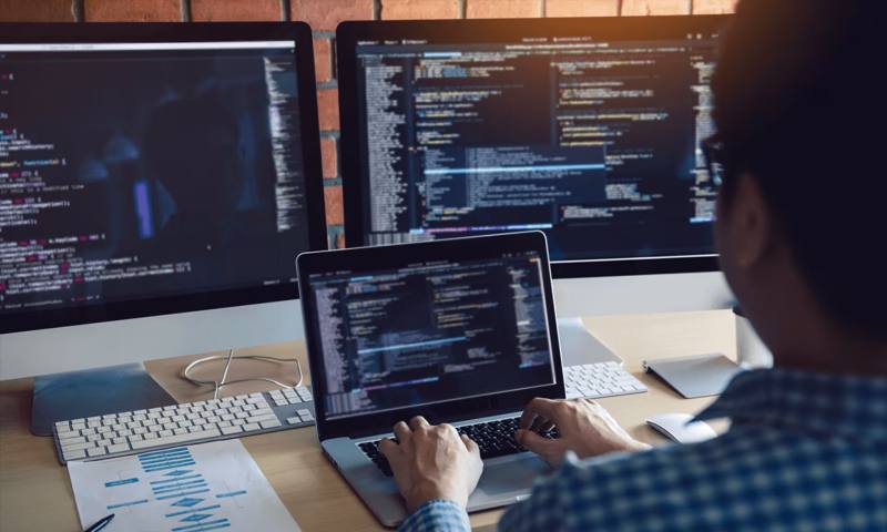 数据科学选型:R与Python如何赋能雨花台区网站建设?